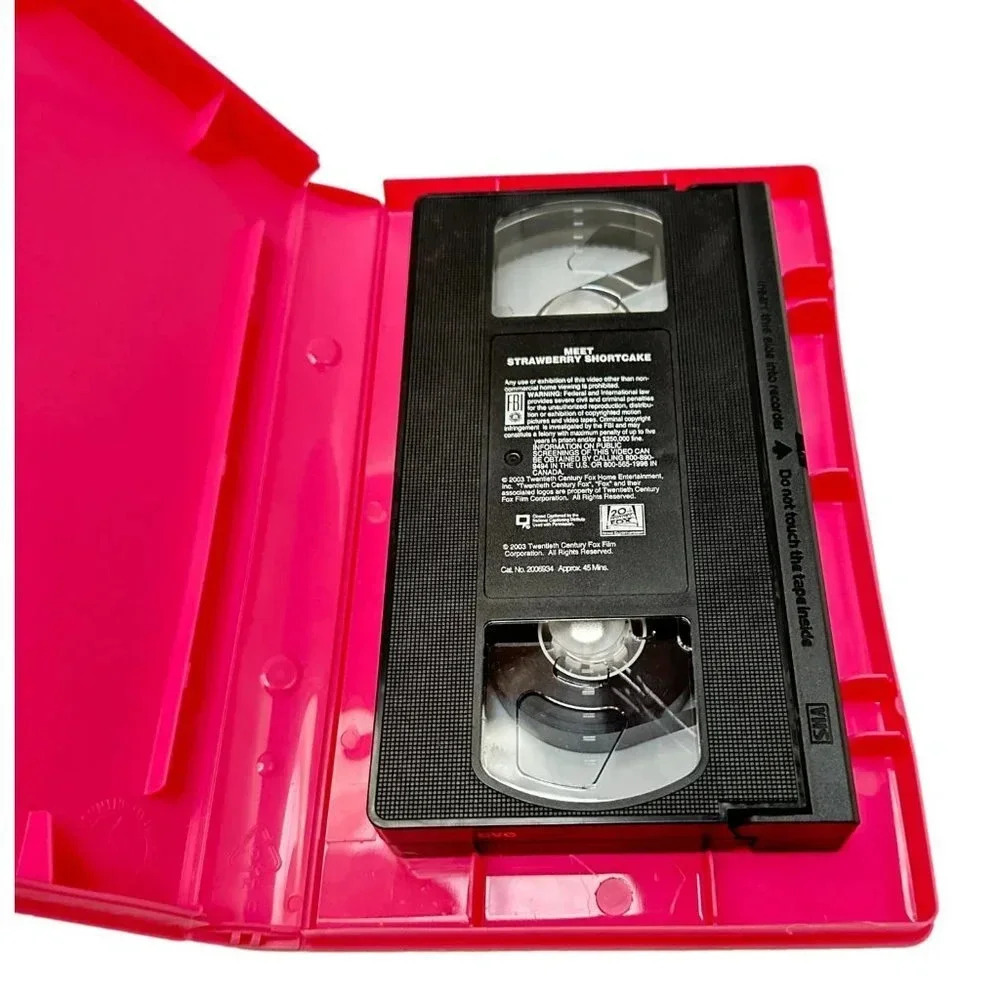 Strawberry Shortcake VHS Vintage Meet Strawberry Shortcake Clam  Shell - Picture 4 of 4